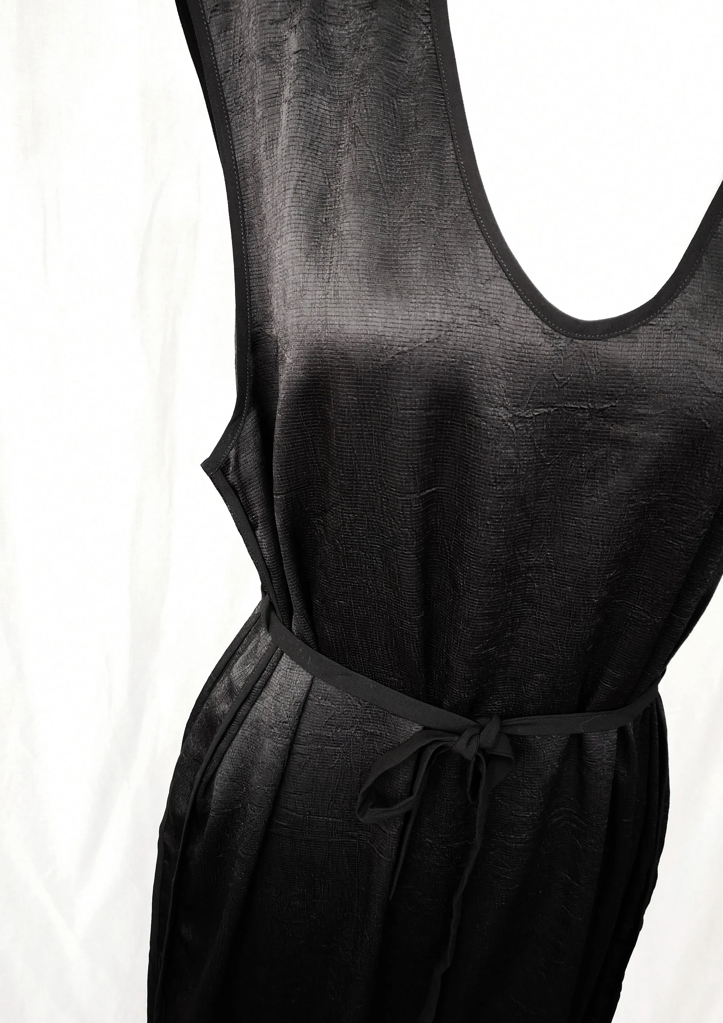 DRESS SLEEVELESS - black shiny