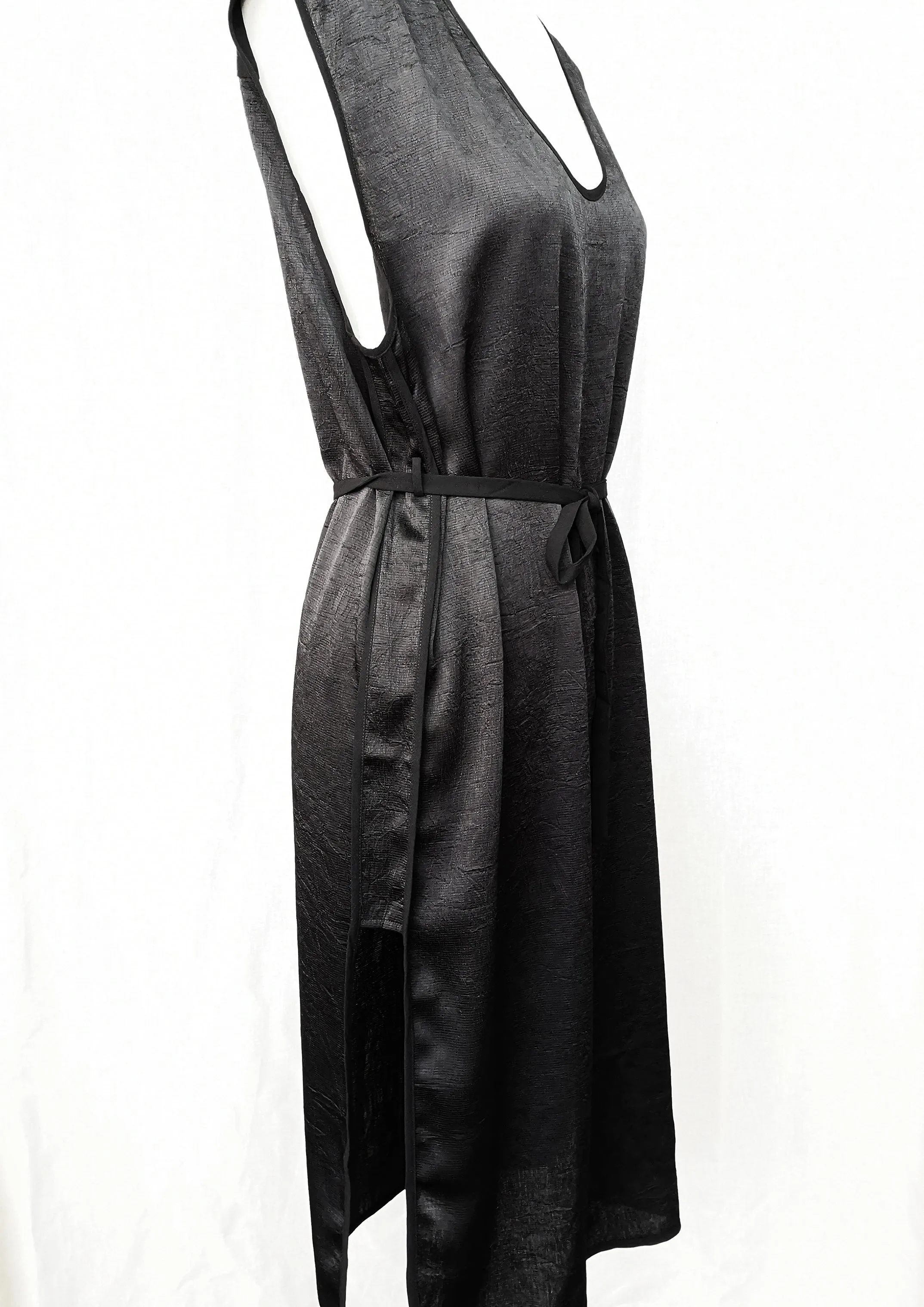 DRESS SLEEVELESS - black shiny