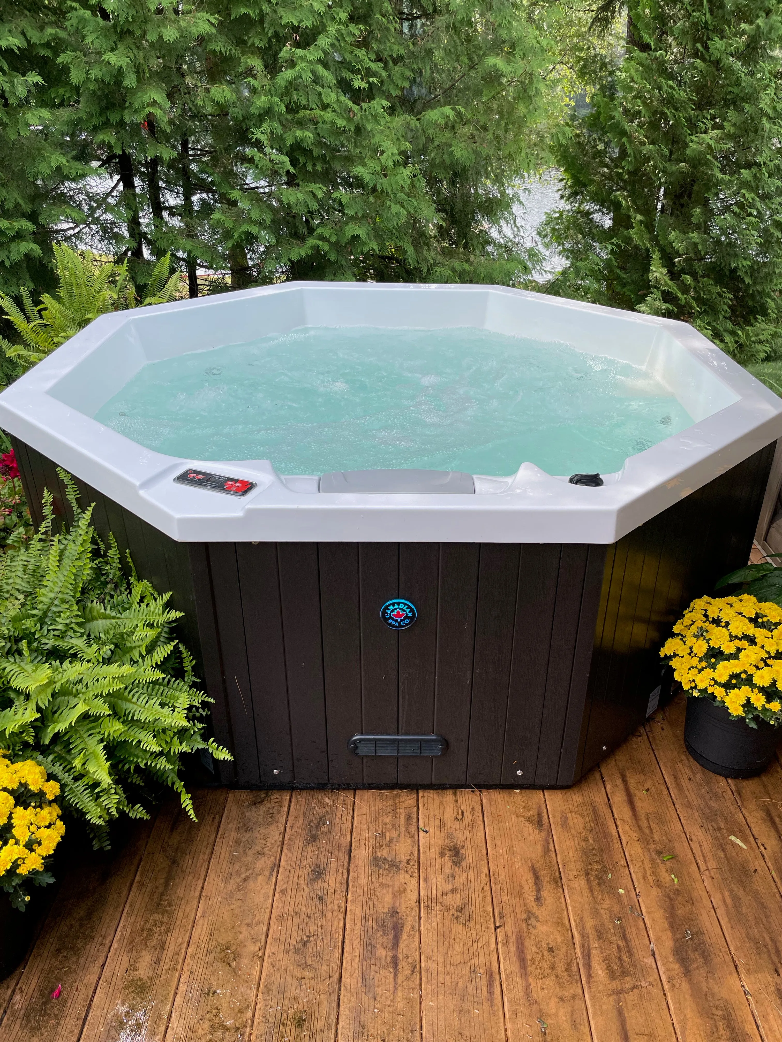 Ex-Display/Demo Muskoka 6-Person Patio Spa | 188 x 188 cm