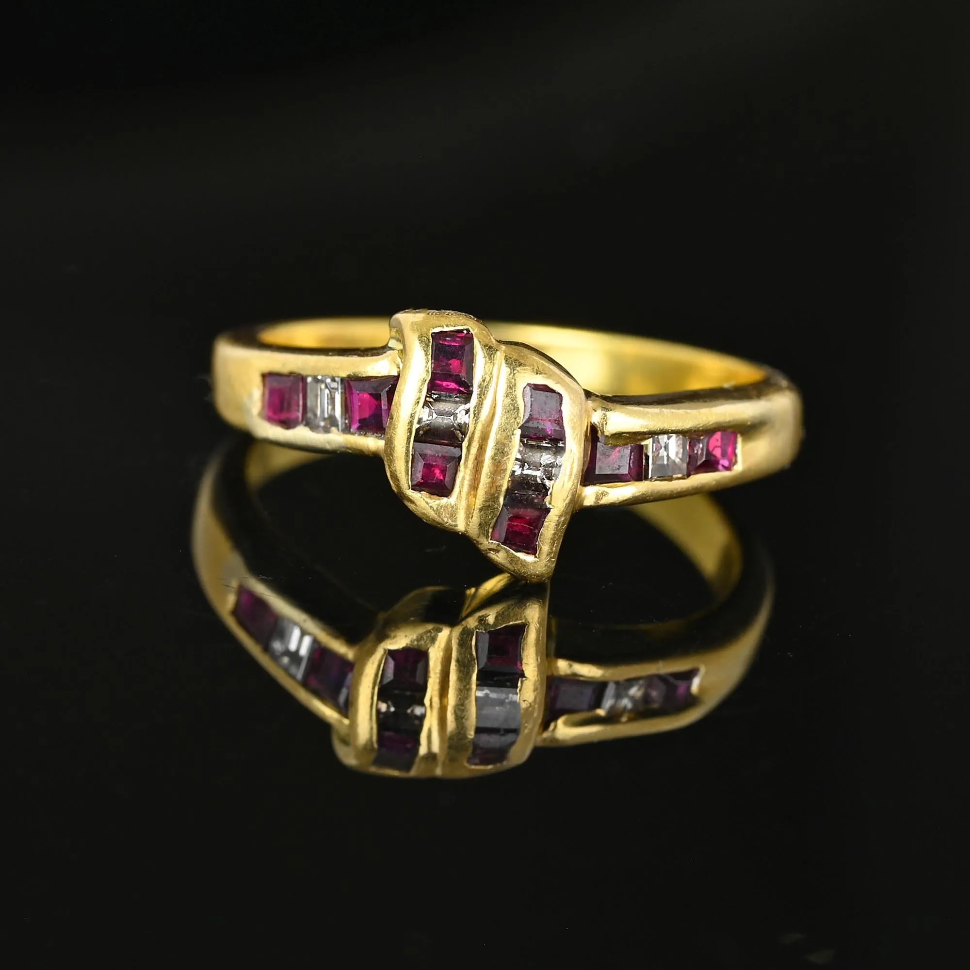 Love Knot 18K Gold Ruby Baguette Diamond Ring Band